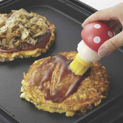油引き シリコン製 キノコ キッチンツール 鮮やかな色合いのキノコ型ツールが正面から見える状態