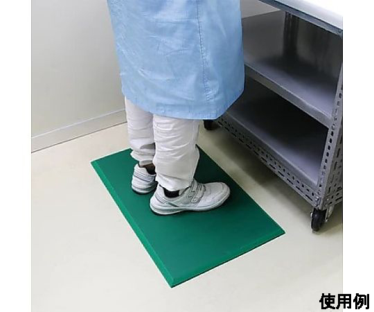750x 900mm 疲労軽減マット(導電性) 黒い表面に滑らかなテクスチャが施されたマットが画像に収まっている。