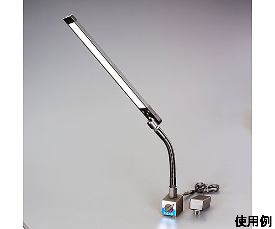 AC100-240V/ 14W 照明灯/LED 下から見上げる角度での光を放つ製品の様子