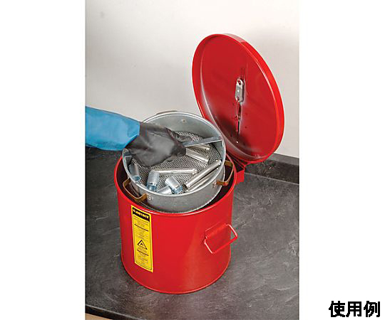 8.0L 部品洗浄缶 光沢のある金属製の容器が上面から見える状態、ノズル部分が強調されている。