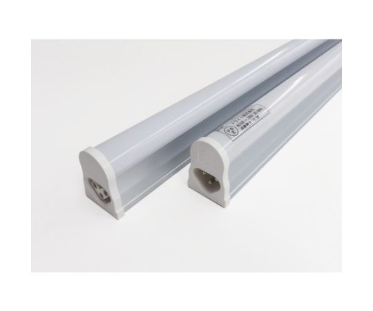 LEDシームレス照明 L600 2700K 光沢のある表面を持つ長方形の照明器具が横向きに並べられた状態
