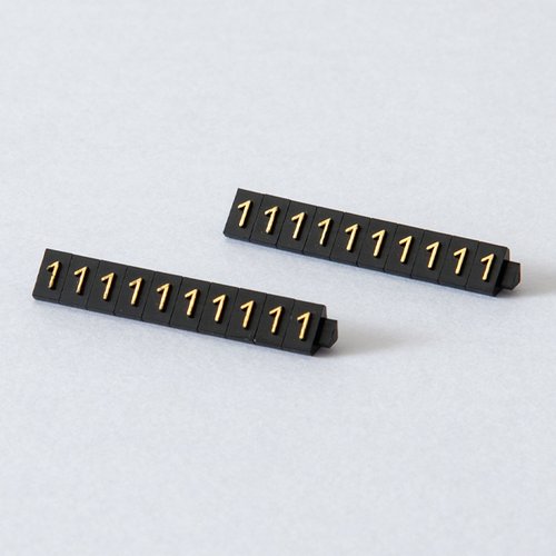 陳列備品 ニュープライスキューブ補充S用(20粒) 黒/金 1 友屋 黒と金の配色の補充粒が整然と並ぶ様子