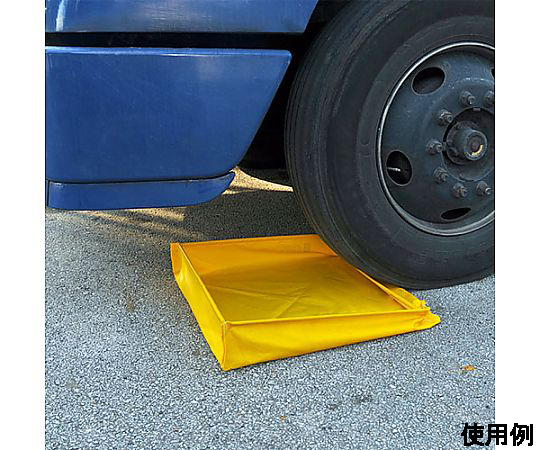 610x610x121mm/25L 折畳オイルトレイ 折り畳まれた状態で整然と置かれたトレイ