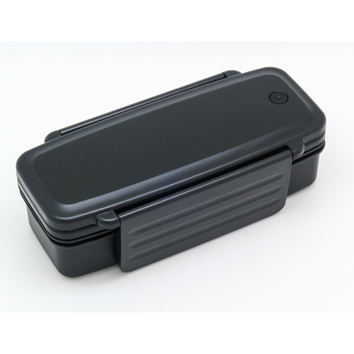 弁当箱　ランチボックス2段　モノトーンスト　860ml 白と黒のストライプ模様が施された2段のランチボックスが整然と並んでいる様子