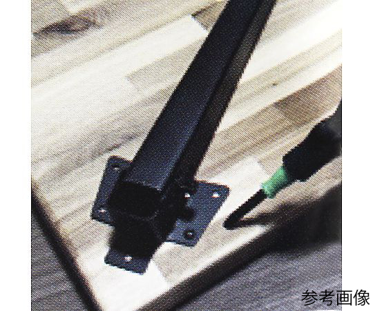 ローテーブル折たたみ脚 角脚タイプ テーブルの中央に配置された明るい木目の天板と折たたみ脚が見える状態