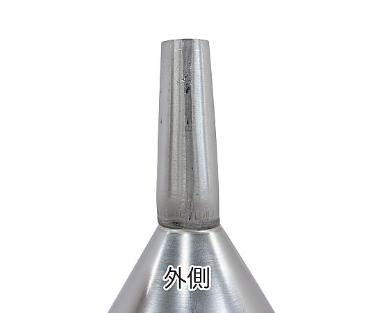 18-8 ジョウゴ ハンドル付 φ210mm ハンドル付きのジョウゴが上から見下ろした角度で、高い壁を持つ円形のデザインが強調されている様子。