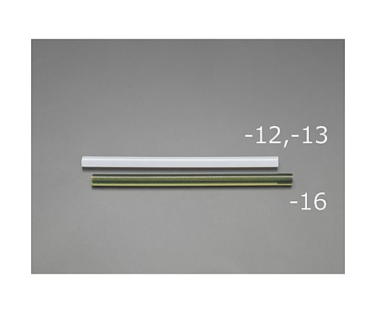 [EA305HF-2用] 14本 ホットメルトスティック 透明なパッケージに収められたスティックが整然と並ぶ様子