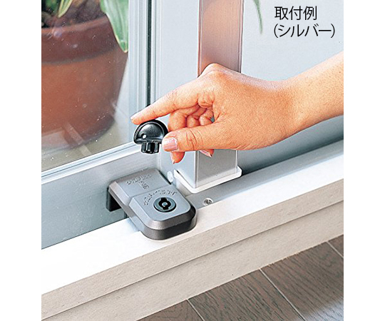 ウインドロック ジャンボ ブロンズ 表面が光沢のあるブロンズ色の大きな製品が横向きに配置されている様子