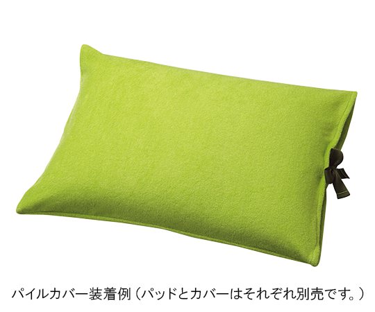 ウォッシャブルパッド 枕型Vやわらかめ 柔らかな素材で包まれた枕型のパッドが横向きに置かれている様子