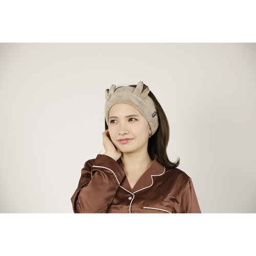 吸水アニマルヘアバンド　サテンクマ ふわふわの毛と明るい色合いが特徴的な横向きの商品