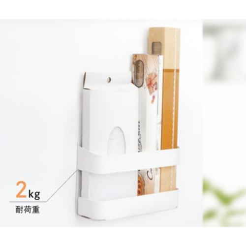 小物収納　マグネット小物　ホルダー 磁石で取り付けられた可愛らしいデザインの収納ケースが並んでいる様子