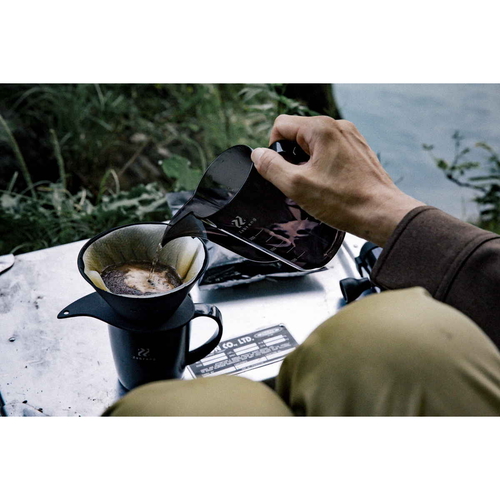 V60ペーパーフィルター02WZebrang 商品の包装が目立つ角度での撮影状態
