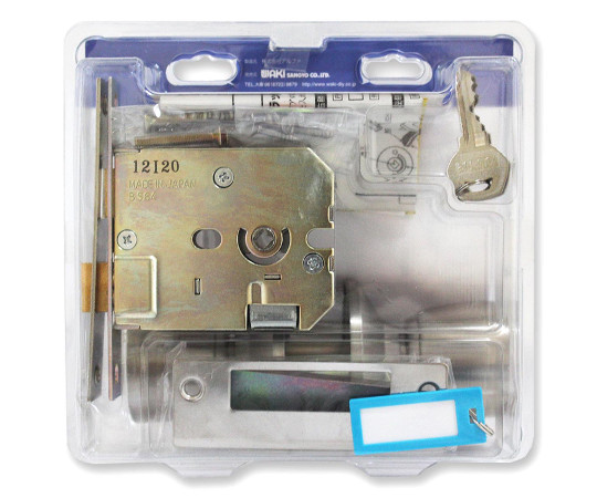 玄関錠　33S5-TRW-32D　バックセット64mm 鍵穴が強調された金属製の錠前部と周囲の取り付け穴が見える状態