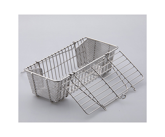 18-8箸消毒篭 中 220×100×H67mm 18cm用 内部が見える横長の消毒篭、金属製の光沢があり、整然とした形状を持つ。