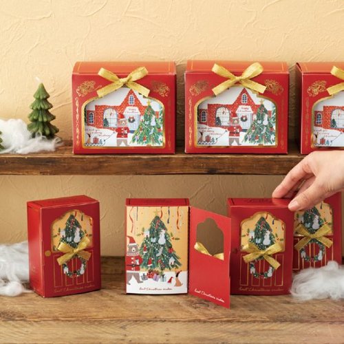 贈答箱 クリスマスベアラーウィンドウギフトボックス-S(20枚) ヘッズ 透明な窓が設けられたギフトボックスが整然と並ぶ様子