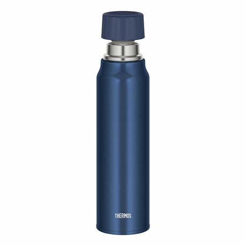 サーモス　水筒　1L　炭酸飲料ボトル　保冷　スクリュー　FJK-1000　ネイビー ネイビーのボトルが置かれた横からのアングル