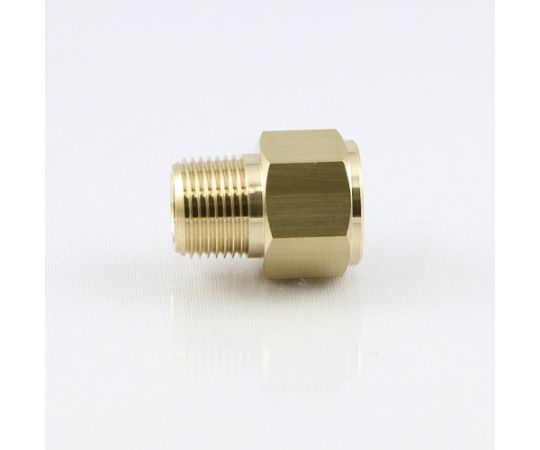 R1/4"xG1/4"　ねじ変換アダプター 金属製のアダプターが横向きに置かれ、ねじ部の形状が鮮明に見える状態