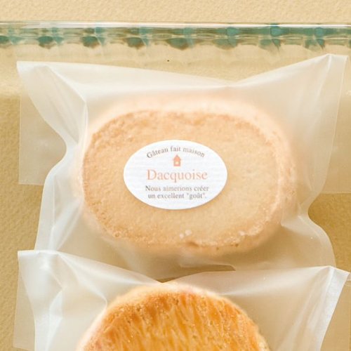 ギフト資材 HCK-10S ハンドメイドケーキシール ダックワーズ(200枚) ヘッズ 白地にカラフルなデザインのシールが整然と並んでいる様子