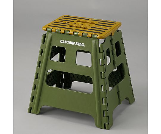 390x320x390mm ジャグ置き用踏台(折畳式) 折りたたまれた状態で横に置かれ、表面には滑り止め加工が施されている様子