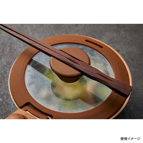 フライパン VISIONS GOLD Coating IH対応クックウェア5pcsセット パール金属 複数の調理器具が並べられた状態、光沢のあるゴールドのコーティングが際立つ。