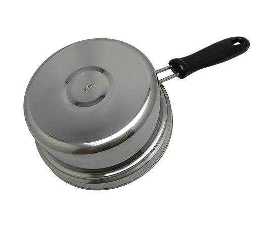 ヴェンセ IH対応ラーメン鍋 16cm 丸形で洗練されたデザインの鍋がテーブルに置かれ、光沢のある表面が反射している様子。