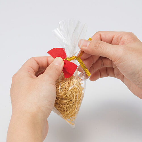 袋の封やラッピングのアクセントに！使い勝手に優れたリボン付きタイ