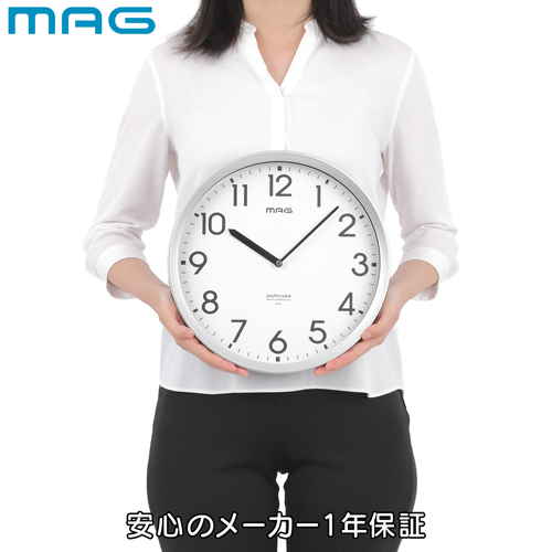 掛け時計　電波掛時計 時計の文字盤が正面から見える状態、シンプルなデザインと長針・短針が際立つ。