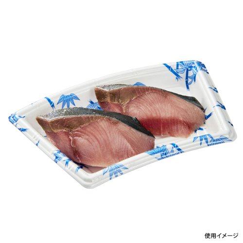 鮮魚トレー 竹扇 102 笹内 中央化学 鮮やかな色合いのトレイが横向きで並べられた様子