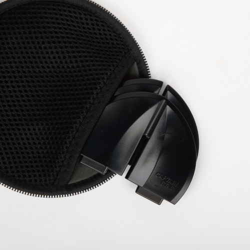 シェラカップ調理器用グレープフルーツ絞り 透明な容器に収められた鮮やかなオレンジ色の果実の絞り器