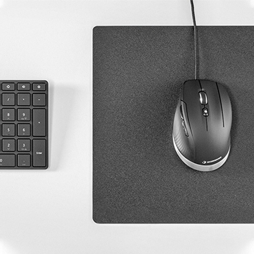 CadMouse　コンパクト　1個 黒いコンパクトなデザインのマウスが水平に置かれ、手元にフィットしそうな形状が見える状態