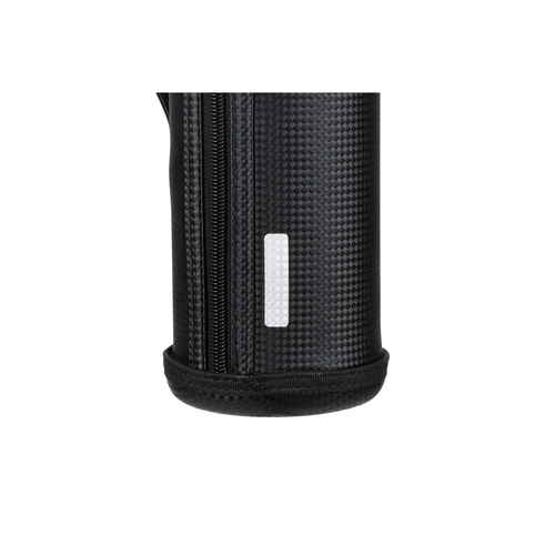 水筒　ファストチャージャー　ダイレクトボトル　1500ml　ポーチ付 黒とグレーのデザインが目を引く、ポーチ付きの水筒が斜めから見える状態