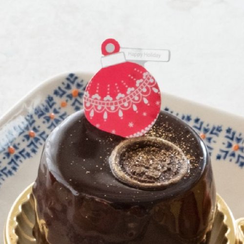 弁当ピック クリスマスオーナメント ケーキピック-2(100枚) ヘッズ 鮮やかな色合いのクリスマスオーナメントのピックが並んでいる様子