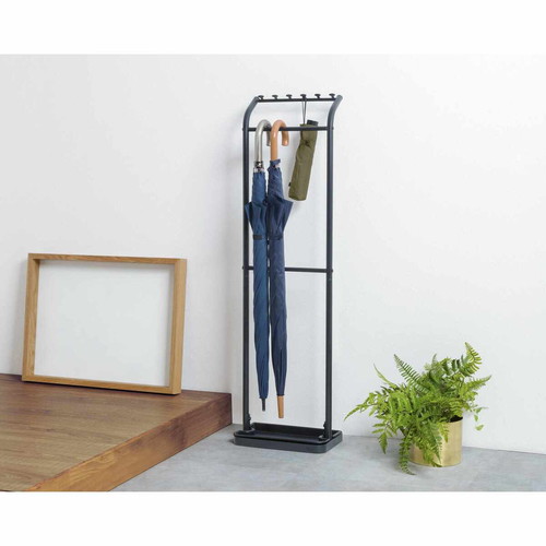 傘立て　アンブレラハンガー　マット　かさスタンド　スチール製　ブラック ブラックのスチール製でシンプルなデザインの傘立てが正面から見える状態