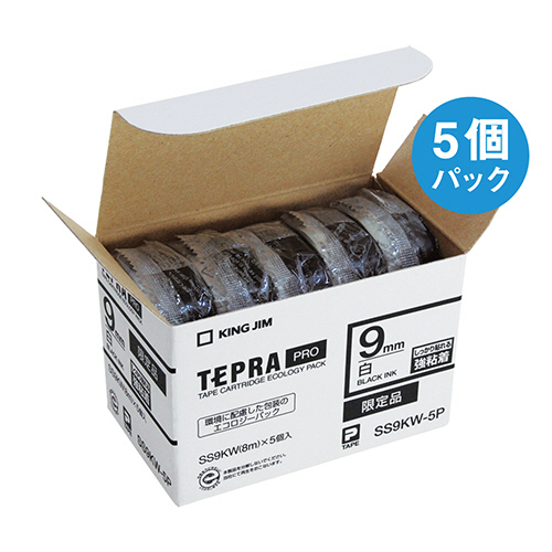 テプラ　PRO　テープカートリッジ　強粘着　9mm　白/黒文字　1パック(5個) 個々のカートリッジが整然と並んだパックの様子