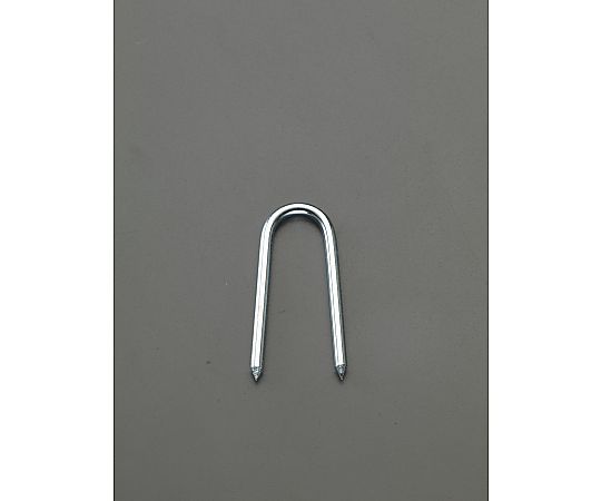34x 45mm ロープ止め金具(V型/10個) 異なる角度から撮影された金具のセット、各部品がクリアに並んでいる様子。