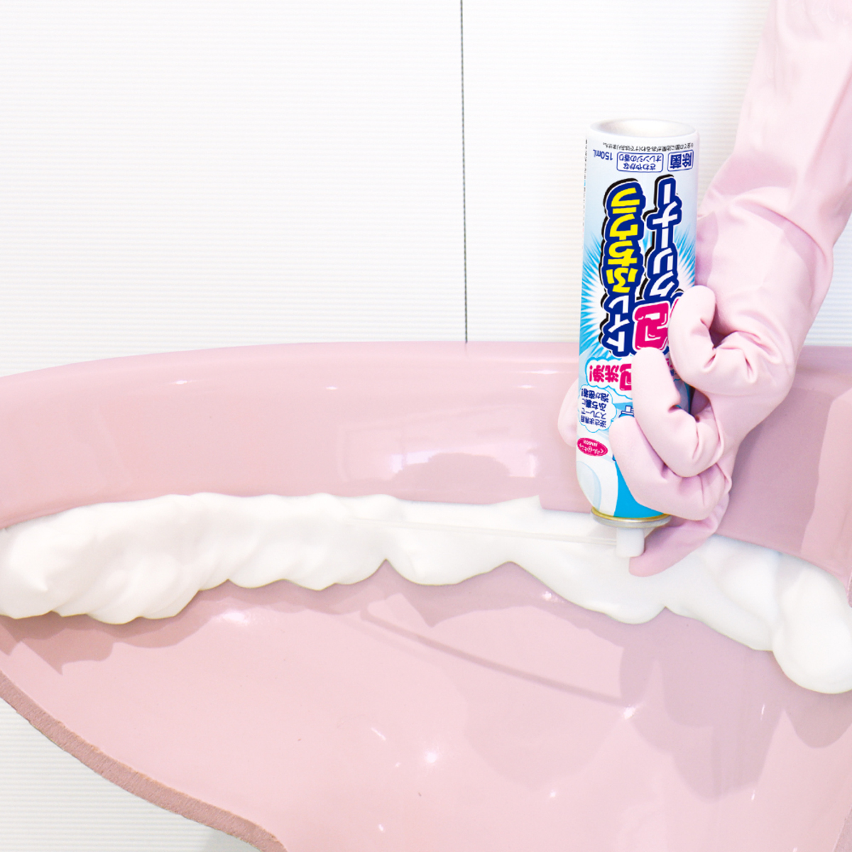 トイレ洗剤　トイレふちウラ泡クリーナー 商品パッケージが真上から見える状態