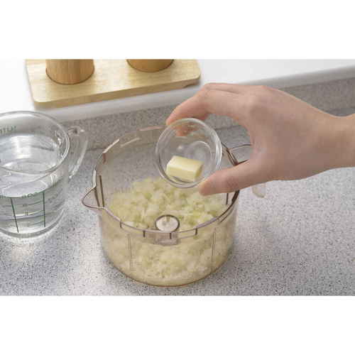 電子レンジ調理器 SUGMOG スープチョッパー 目盛り付き レシピ付き パッケージに入った状態で目盛りとレシピが見える様子
