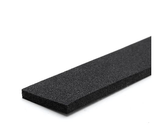 平型スポンジPE 5×30mm×2m 長さ2メートルの平型スポンジが束ねられた状態