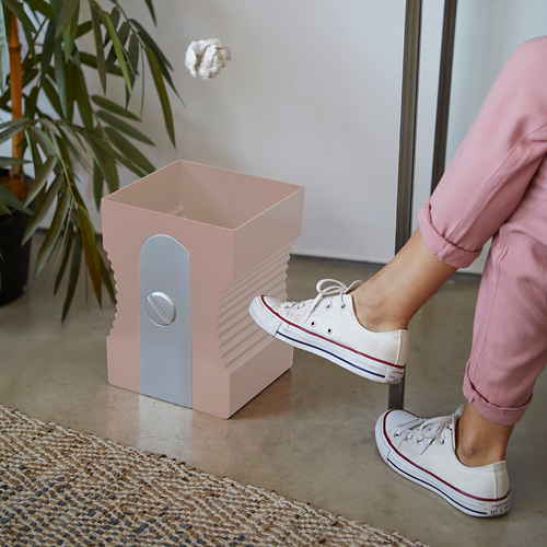 balvi　ゴミ箱　ダストボックス　シャープナーシェイプ　ピンク 斜め上から見たコンパクトなデザインのゴミ箱