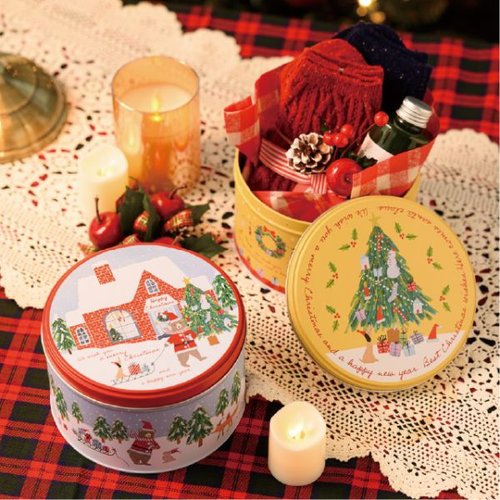 贈答箱 クリスマスベアラーギフト缶-2(6個) ヘッズ 側面にクリスマス柄のデザインが施された缶が並ぶ様子