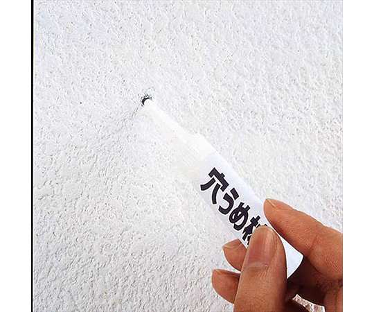 クロスの穴うめ材　アイボリー　10mL パッケージの上面が見え、商品のキャップが開いている様子
