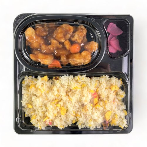 弁当容器 CBFNランチ13 黒本体(R) シーピー化成 黒の弁当容器が横向きで置かれている様子