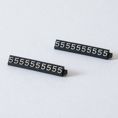 陳列備品 ニュープライスキューブ補充M用(20粒) 黒/白 5 友屋 黒と白の補充粒が整然と並んだ状態
