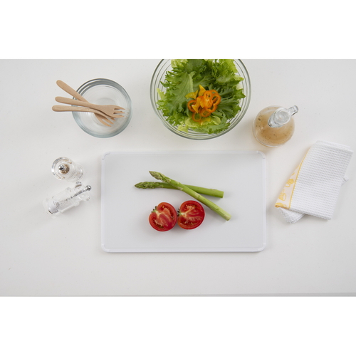 超軽いまな板　L　食洗機対応　抗菌 透明感のある軽やかなデザインが目立つ状態