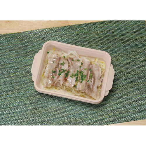 温野菜メーカー　電子レンジ調理器 透明な容器に入ったカラフルな野菜が盛り付けられている様子