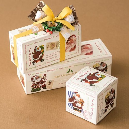 贈答箱 クリスマスアンティークサンタ ギフトBOXワイド型-S(20枚) ヘッズ 豊かな色合いのクリスマスデザインが施されたギフトボックスが並ぶ様子