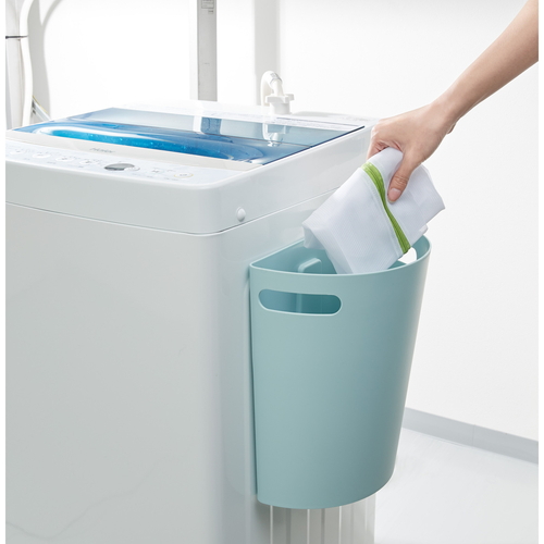 ゴミ箱 壁掛けダストボックス 9L マグネットシート2枚付き ブルー 側面のブルーのデザインが見える状態、マグネットシートが2枚添付されている様子。