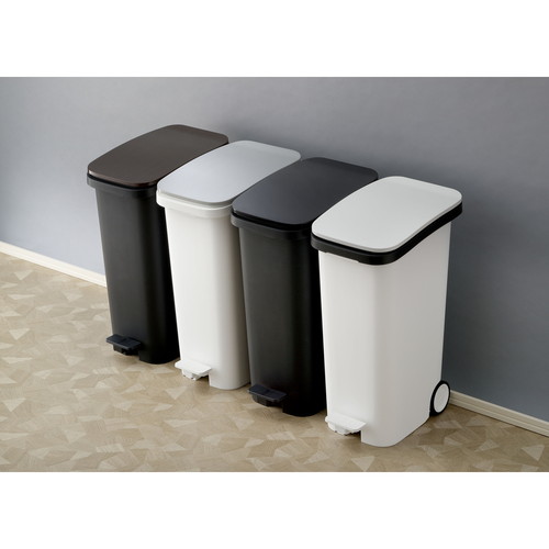 ゴミ箱 31L smooth ペタル ふた付き キャスター 静音設計 ごみ箱 分別ゴミ箱 メタル スタイリッシュなデザインの蓋付きゴミ箱がキャスター付きで横向きに設置され、静音性が強調されている様子。