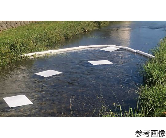 油専用吸着ソックス 長さ1.2m 12本入 スッキリと揃えられた長い吸着ソックスがパッケージに収められている様子