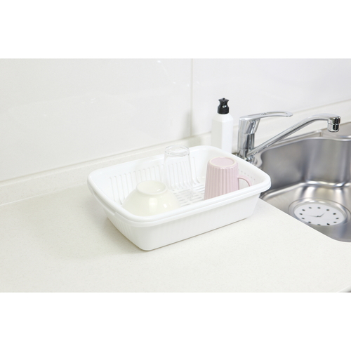 水切りラック　キッチンスマイル　角型水切りカゴ 洗った食器が整然と置かれた、水はけの良いデザインのカゴ